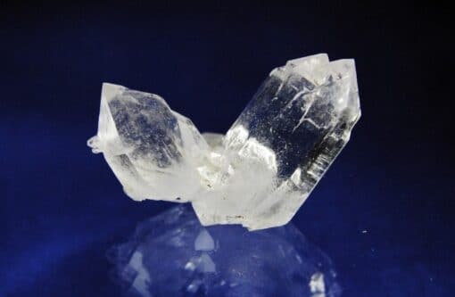 Klarer Kristall sechsseitig aufgebaut