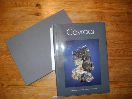 Das Cavradi Buch mit Schutzhülle
